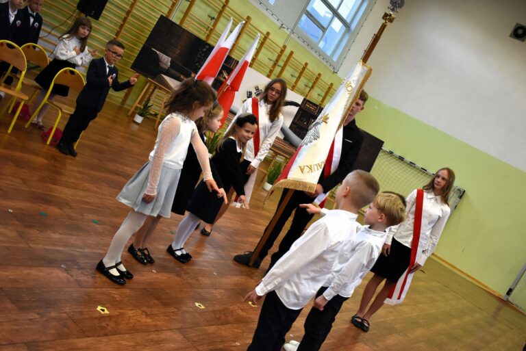 Ślubowanie uczniów klas pierwszych